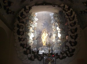 représentation de la vierge blanche de Note-Dame des Lumières, Vaucluse.(ph.E.G.)