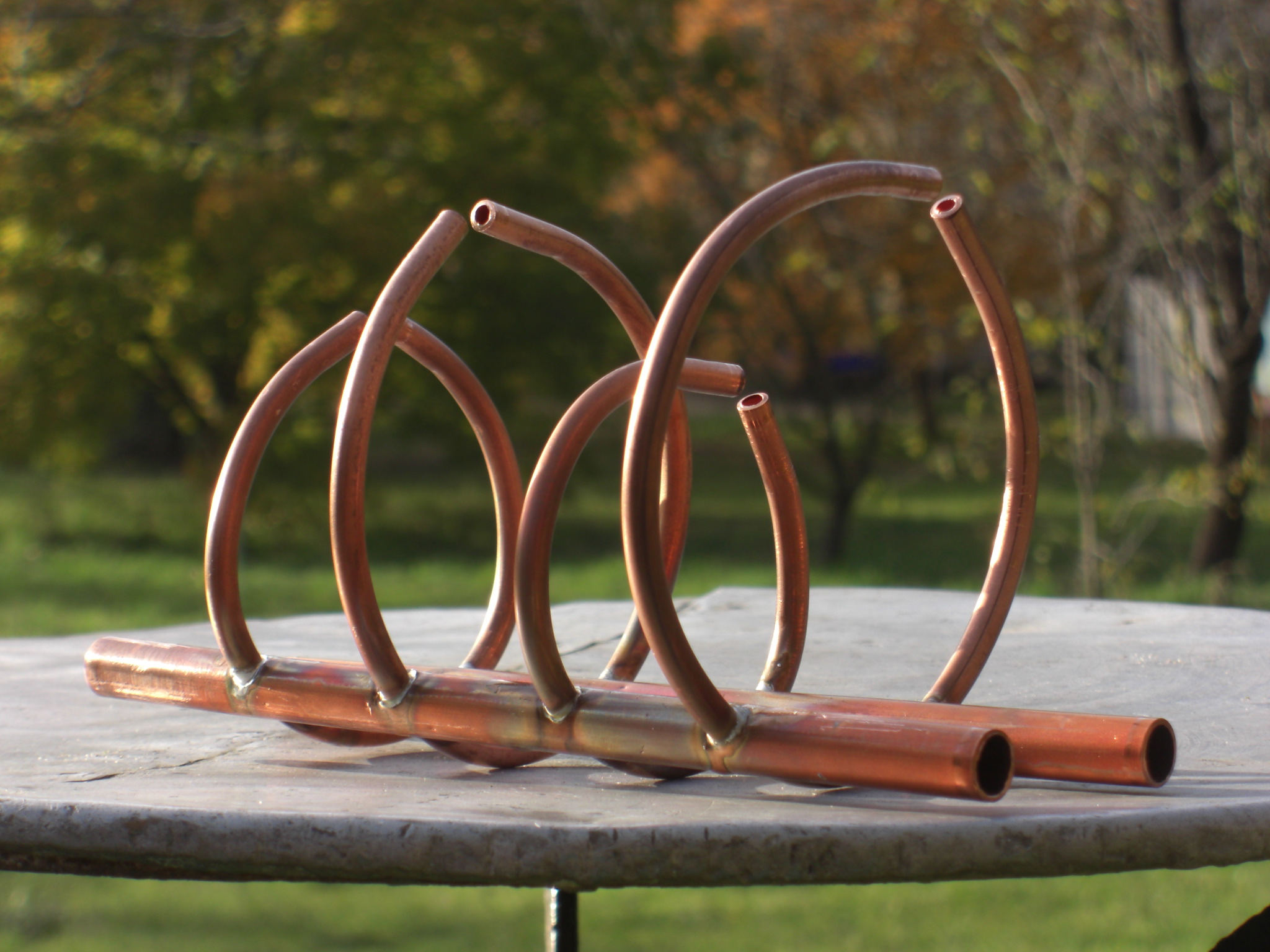 l'EDO ... ENROULEUR D'ONDES SCALAIRES : Un appareil en cuivre creux qui capte les ondes électromagnétiques et scalaires. (photo E.G.)